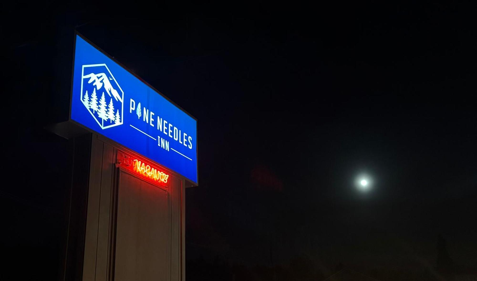 מאונט שסטה Pine Needles Inn מראה חיצוני תמונה