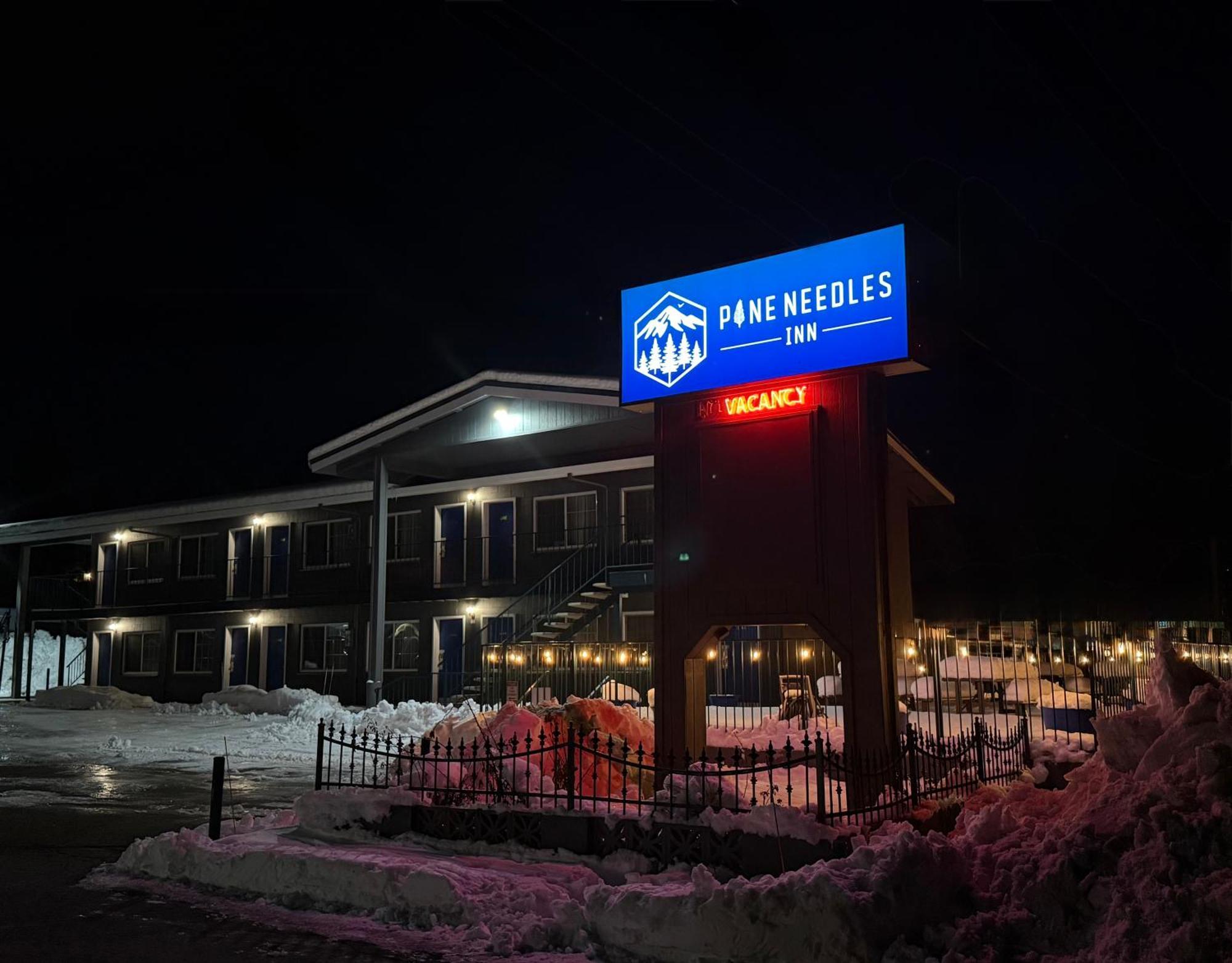 מאונט שסטה Pine Needles Inn מראה חיצוני תמונה