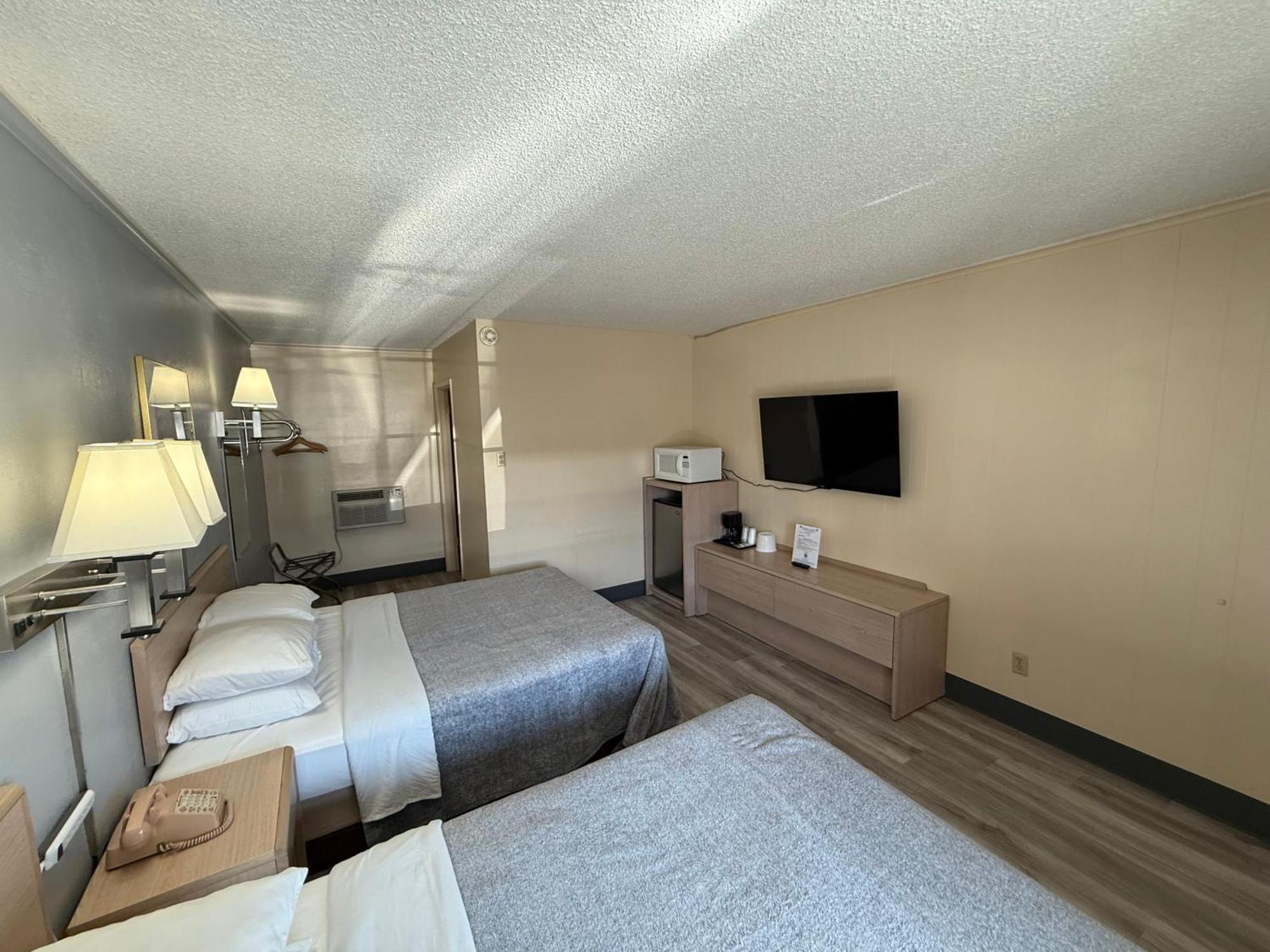 מאונט שסטה Pine Needles Inn מראה חיצוני תמונה