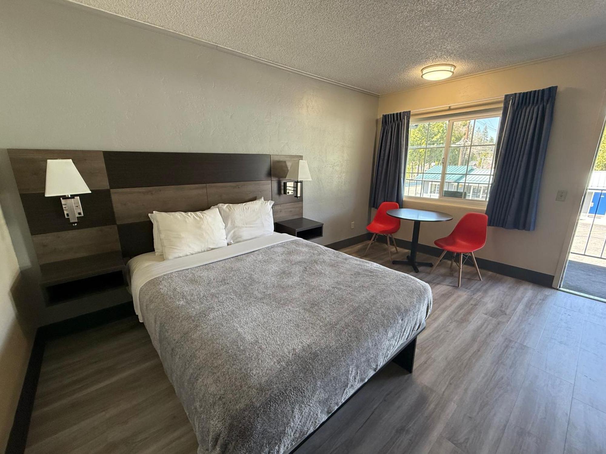 מאונט שסטה Pine Needles Inn מראה חיצוני תמונה