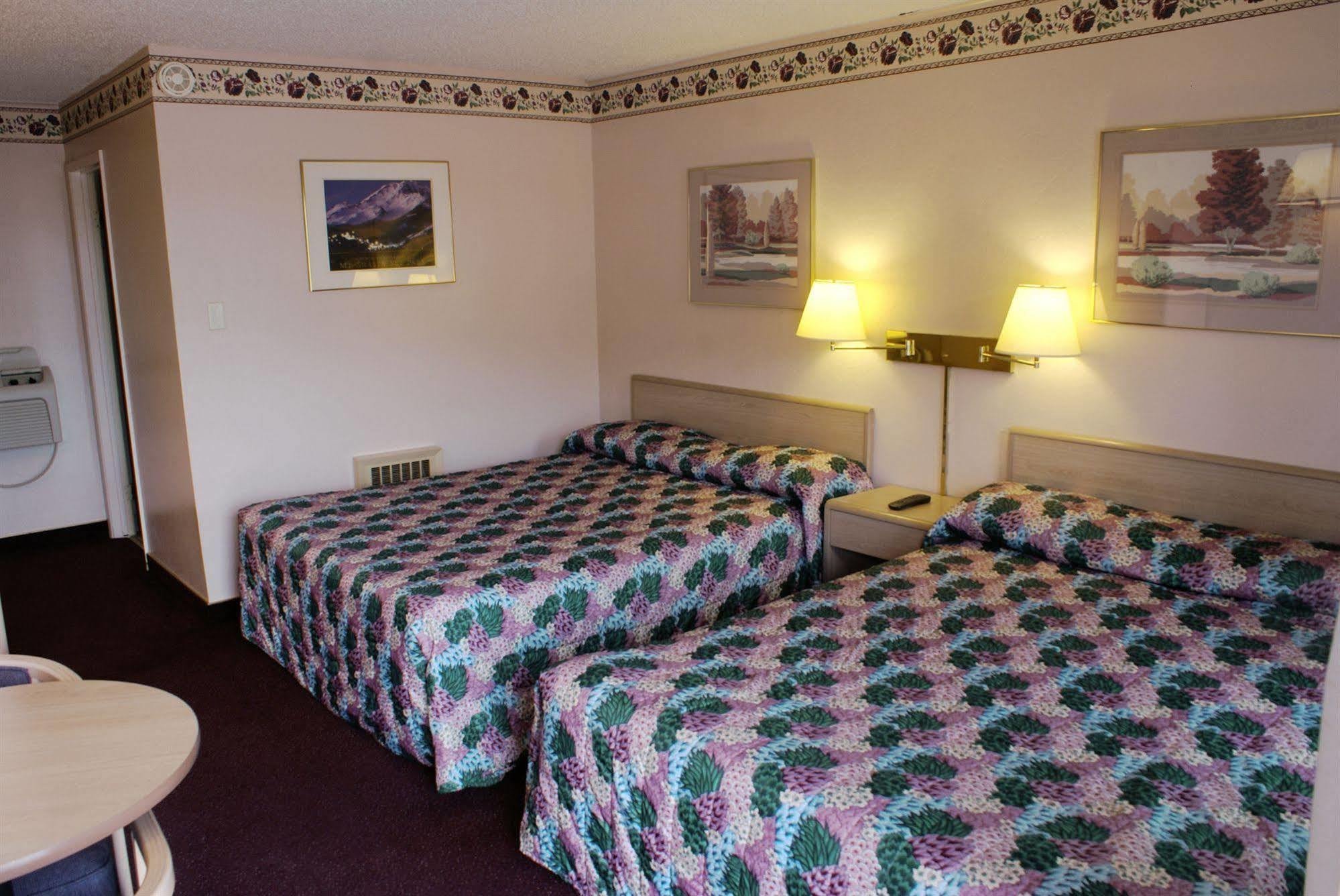 מאונט שסטה Pine Needles Inn מראה חיצוני תמונה