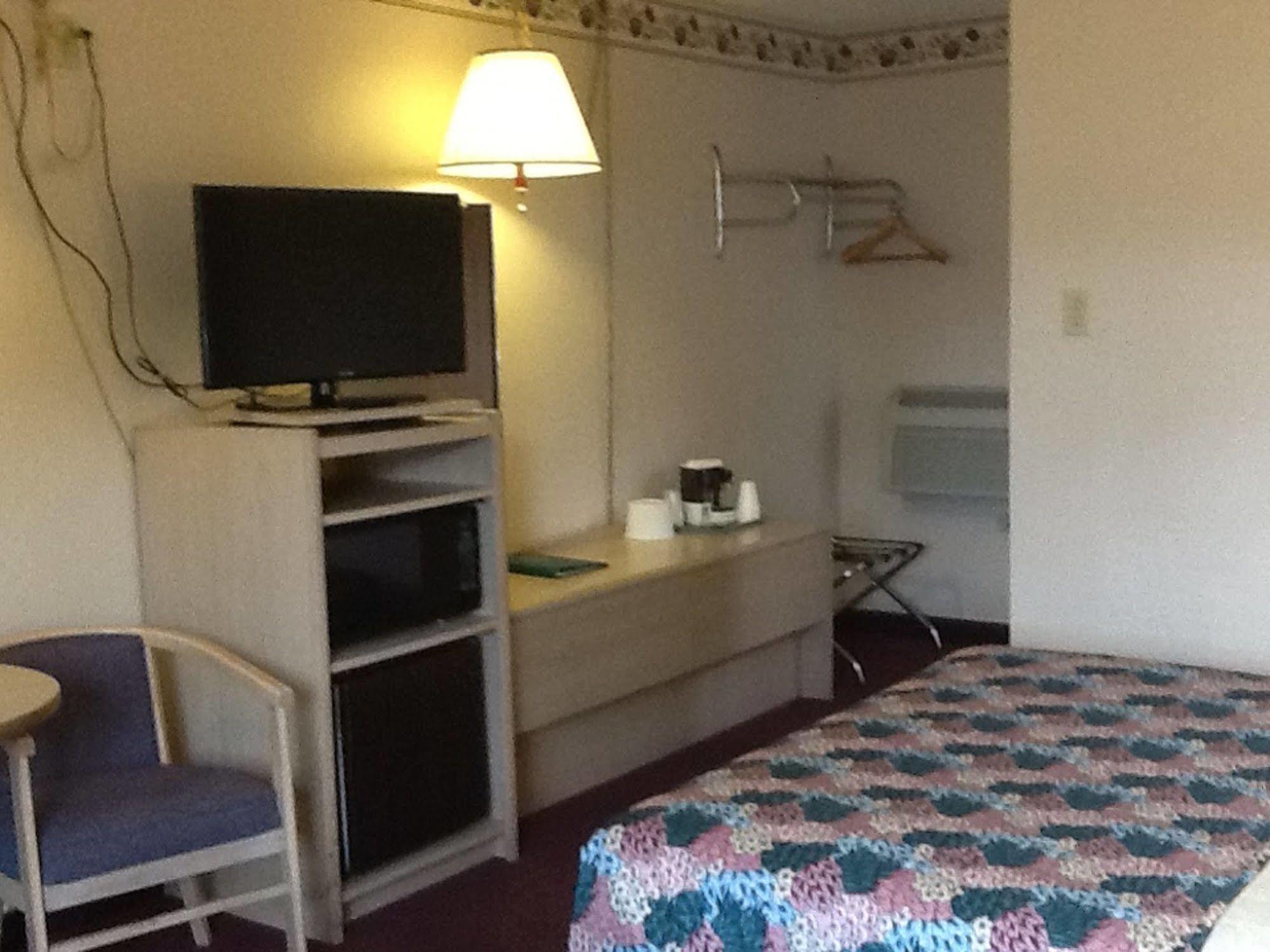 מאונט שסטה Pine Needles Inn מראה חיצוני תמונה